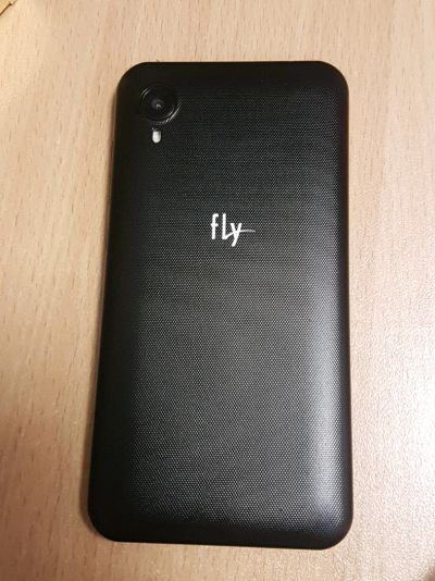 Лот: 11094282. Фото: 1. Смартфон Fly FS409 stratus 9 Разбит... Смартфоны