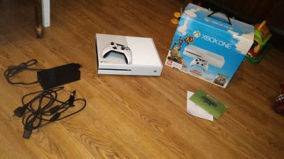 Лот: 6668137. Фото: 1. Xbox One 500 Gb, Белый, идеальное... Игровые приставки, консоли