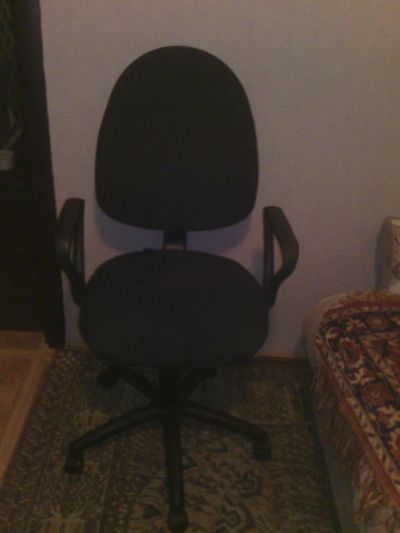 Лот: 4710920. Фото: 1. компьютерное кресло/стул чёрное. Другое (офисная мебель и домашние кабинеты)