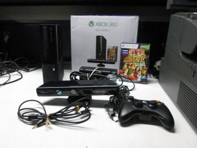 Лот: 4264213. Фото: 1. XBOX 360Е 4gb + Kinect + 4 игры... Игровые приставки, консоли