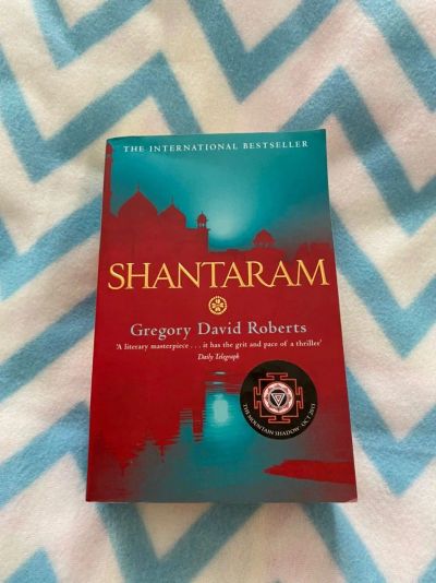 Лот: 16448363. Фото: 1. Книга Shantaram. Художественная