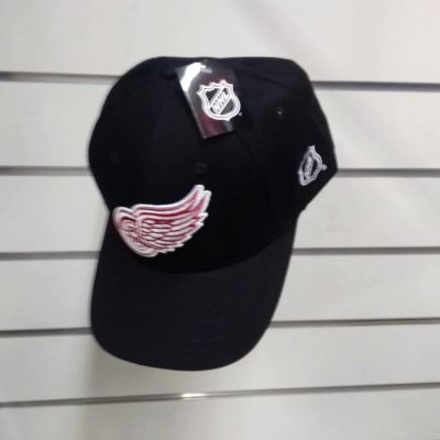 Лот: 16079703. Фото: 1. Хоккей Detroit Red Wings кепка... Мячи, ракетки, шайбы, клюшки