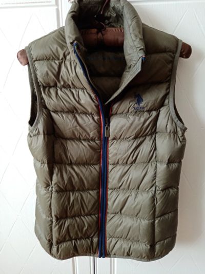 Лот: 25438459. Фото: 1. Жилет р.38-40 uspa polo. Верхняя одежда