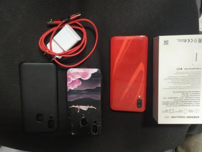 Лот: 18727617. Фото: 1. Samsung A40. Смартфоны