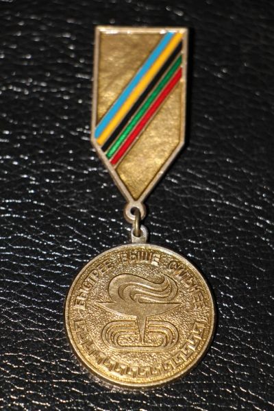 Лот: 3880982. Фото: 1. Знак Быстрее! Выше! Сильнее! 3... Сувенирные