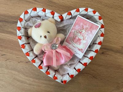 Лот: 22467173. Фото: 1. Сладкий подарок с мини-игрушкой. Другое (сувениры, подарки)