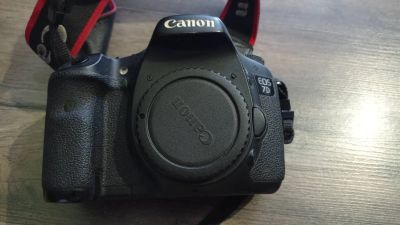 Лот: 10732481. Фото: 1. Canon EOS 7D + 2 акк + CF 64 Гб... Цифровые зеркальные