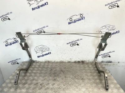Лот: 25198188. Фото: 1. крепление крышки багажника Renault... Двигатель и элементы двигателя