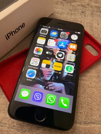 Лот: 19322258. Фото: 1. Apple iPhone 7 на 32 ГБ в чёрном... Смартфоны