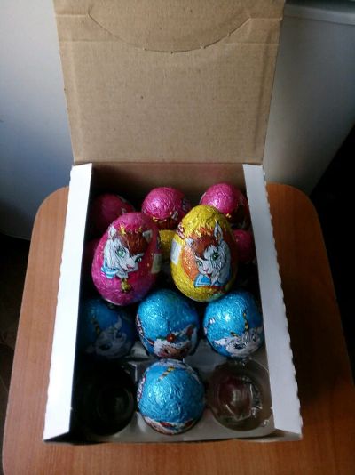 Лот: 11963638. Фото: 1. Яйца шоколадные с игрушкой. Шоколад, конфеты