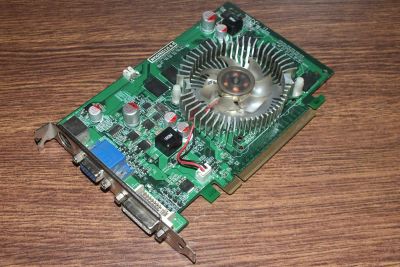 Лот: 7078070. Фото: 1. EVGA GF-9500GT-512mb/128Bit!!!. Видеокарты