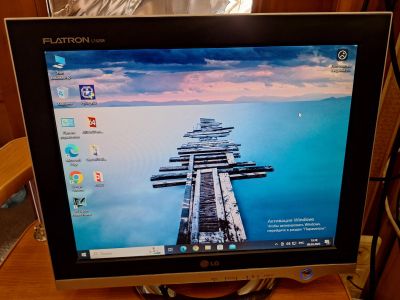 Лот: 25106861. Фото: 1. Монитор LG Flatron L1520B. ЖК-мониторы