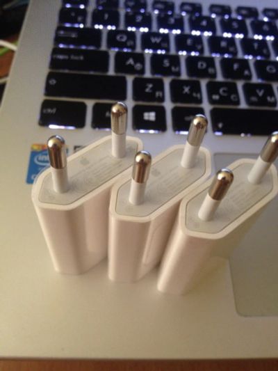 Лот: 6049514. Фото: 1. Адаптер питания Apple USB для... Зарядные устройства, блоки питания, адаптеры сетевые для смартфонов
