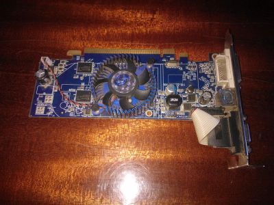 Лот: 3482541. Фото: 1. Видеокарта Sapphire Radeon HD2400... Видеокарты