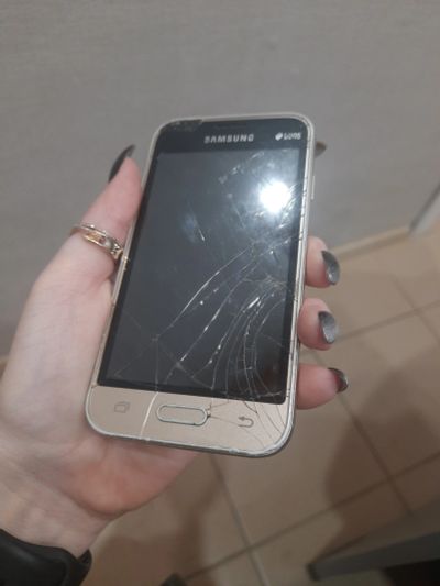 Лот: 18926702. Фото: 1. Телефон Samsung J106F/D золото. Смартфоны