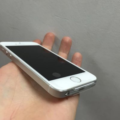 Лот: 6648710. Фото: 1. Продам iPhone 5S 16Gb Silver... Смартфоны