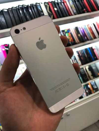 Лот: 10773629. Фото: 1. iPhone 5 16Gb Silver. Смартфоны