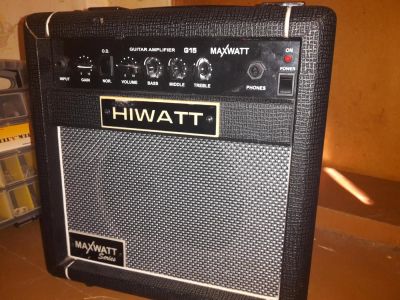 Лот: 5764947. Фото: 1. Комбик Hiwatt Maxwatt G15. Гитарные эффекты и комбоусилители