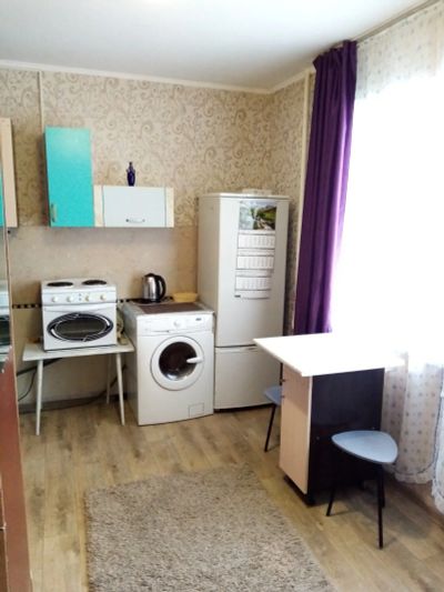 Лот: 15871481. Фото: 1. Комната с балконом и водой. Квартиры, студии