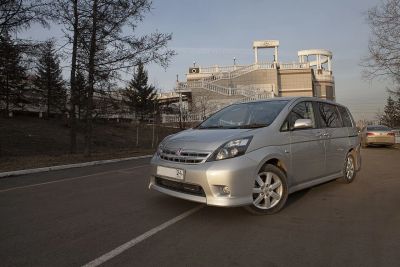 Лот: 3500129. Фото: 1. Toyota Isis Platana 2010. Автомобили
