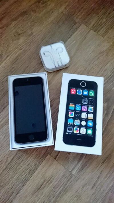 Лот: 11345401. Фото: 1. IPhone 5s. Кнопочные мобильные телефоны
