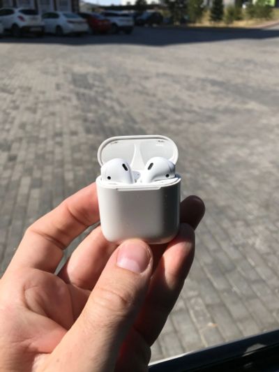 Лот: 19006239. Фото: 1. AirPods 1 original. Наушники, гарнитуры