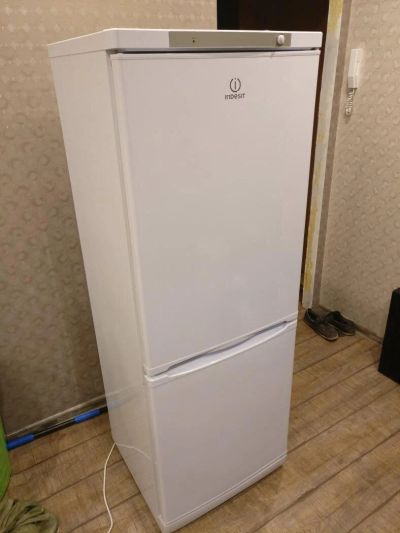 Лот: 10338953. Фото: 1. холодильник Indesit MB 16R. Холодильники, морозильные камеры