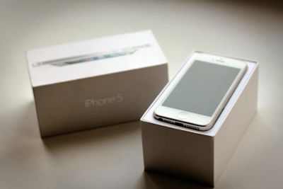 Лот: 5131952. Фото: 1. iPhone 5 White 16GB. Смартфоны