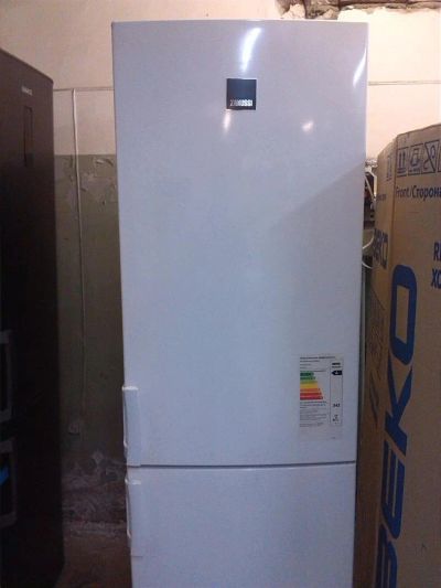 Лот: 3633827. Фото: 1. Холодильник Zanussi ZRB 35100... Холодильники, морозильные камеры