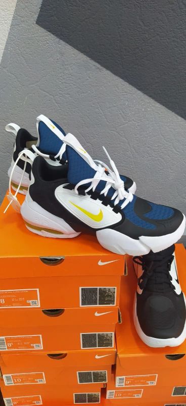 Лот: 20655436. Фото: 1. Кроссовки NIKE Alpha Savage. Кеды, кроссовки, слипоны