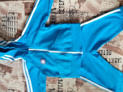 Лот: 10204080. Фото: 1. Продаю спортивный костюм б/у р... Костюмы, пиджаки, комбинезоны