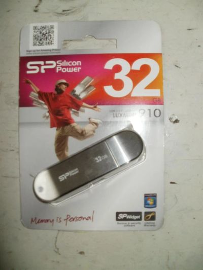 Лот: 3017876. Фото: 1. USB-накопитель SILICON POWER 32... USB-флеш карты