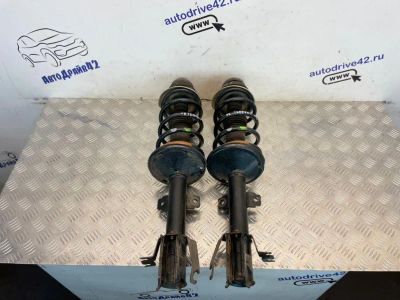 Лот: 22460421. Фото: 1. стойки Nissan Terrano D10. Двигатель и элементы двигателя