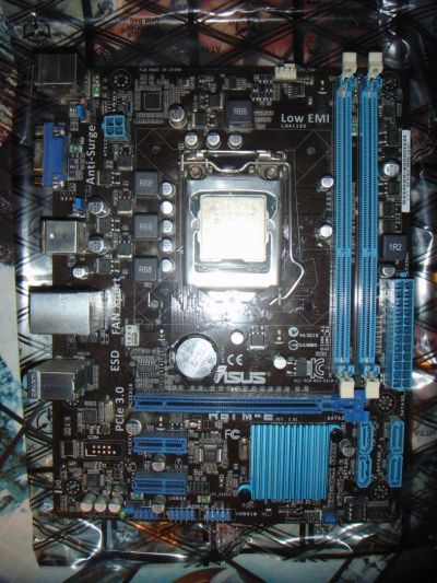 Лот: 7646227. Фото: 1. Материнская плата ASUS H61M-E. Материнские платы