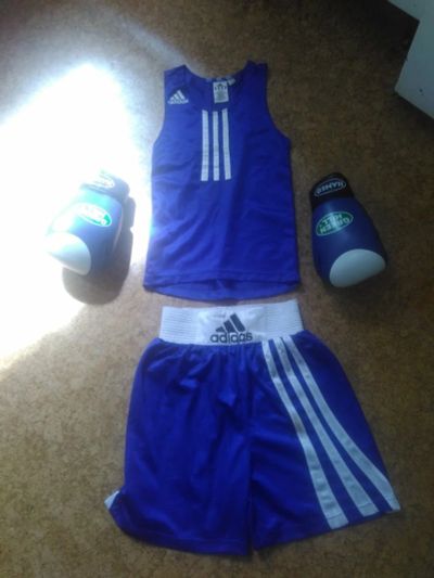 Лот: 15947466. Фото: 1. Боксерская форма Adidas детская... Одежда для боевых искусств