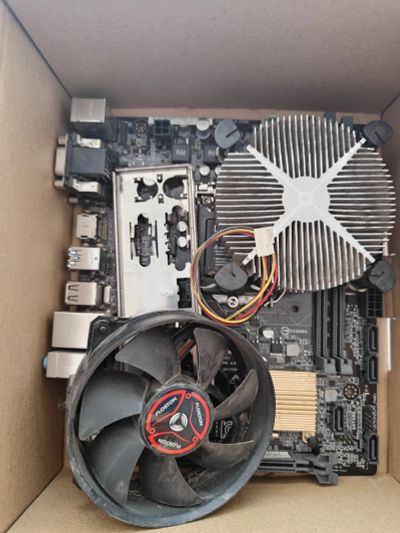 Лот: 20941887. Фото: 1. Материнская плата Asus h110m-r. Материнские платы