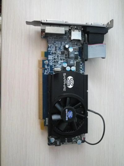 Лот: 6357800. Фото: 1. Sapphire Radeon HD5570. Видеокарты