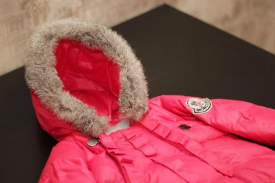 Лот: 7288376. Фото: 1. Комбинезон Moncler, красный. Р-р... Верхняя одежда