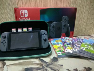 Лот: 18633471. Фото: 1. Nintendo switch v2 +4 картриджа. Игровые приставки, консоли