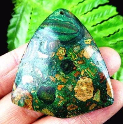 Лот: 7578826. Фото: 1. Малахит Кулон бусина 48x44x8mm. Драгоценные и поделочные камни