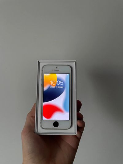 Лот: 24982456. Фото: 1. iphone SE 2016 16gb. Чехлы, бамперы