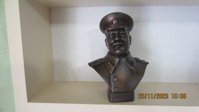 Лот: 21091633. Фото: 1. Статуэтка. Сталин. Фигурки, статуэтки