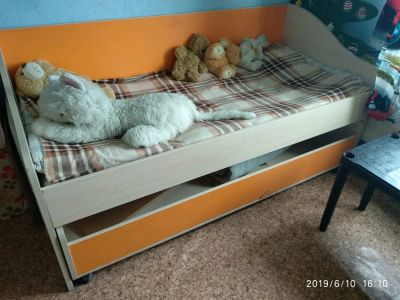 Лот: 13943038. Фото: 1. Продам двухярусную кровать. Детские кровати и кроватки
