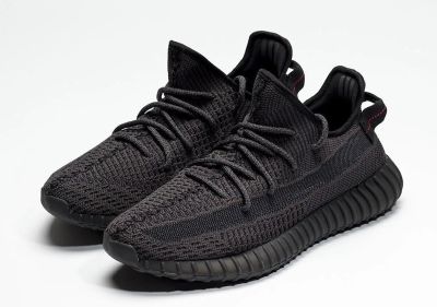 Лот: 16387256. Фото: 1. Adidas YEEZY Boost 350 v2. Кеды, кроссовки, слипоны