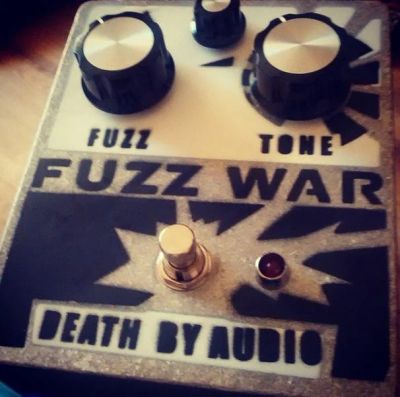 Лот: 4609053. Фото: 1. DEATH BY AUDIO FUZZ WAR. Гитарные эффекты и комбоусилители