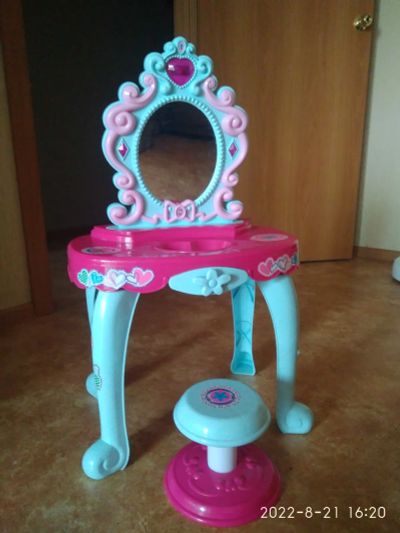Лот: 19368253. Фото: 1. Туалетный детский столик с зеркалом. Столики, стулья, парты