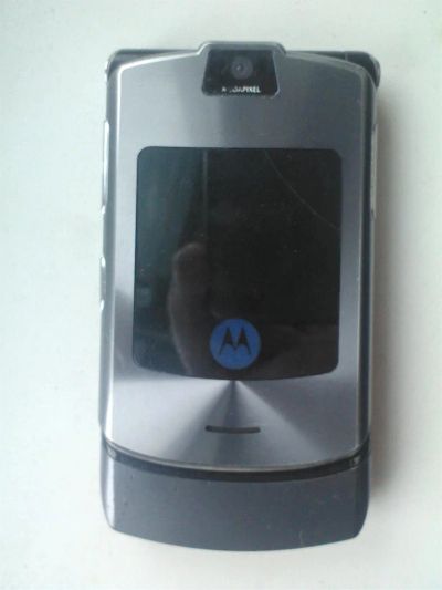 Лот: 3912870. Фото: 1. Motorola RAZR v3i ( У кого в избранном... Кнопочные мобильные телефоны