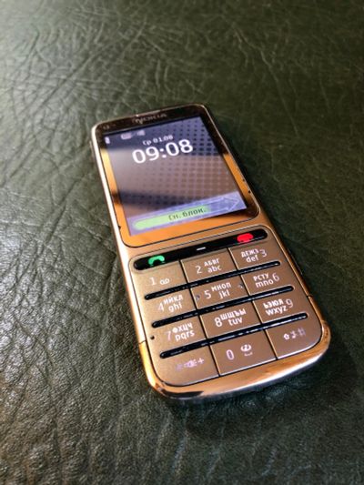 Лот: 12193525. Фото: 1. Nokia C3-01 Gold Edition оригинал. Кнопочные мобильные телефоны