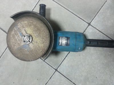 Лот: 6640320. Фото: 1. Продам угловую шлифмашину Makita... Электроинструмент