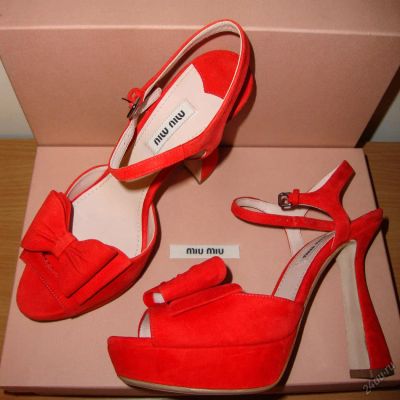 Лот: 5733161. Фото: 1. Босоножки miumiu красные. Босоножки